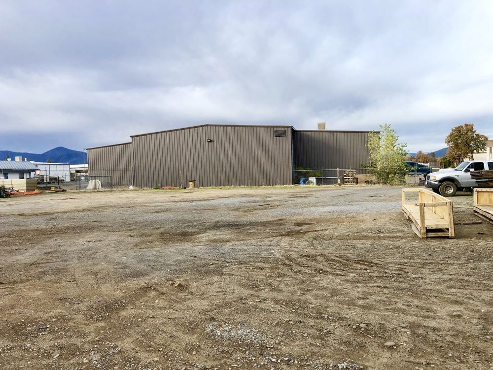 4361 Caterpillar Rd, Redding, CA 96003
